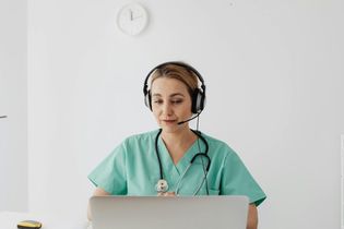 E-recepta i e-zwolnienie podczas wizyty online – wszystko, co musisz wiedzieć o formalnościach